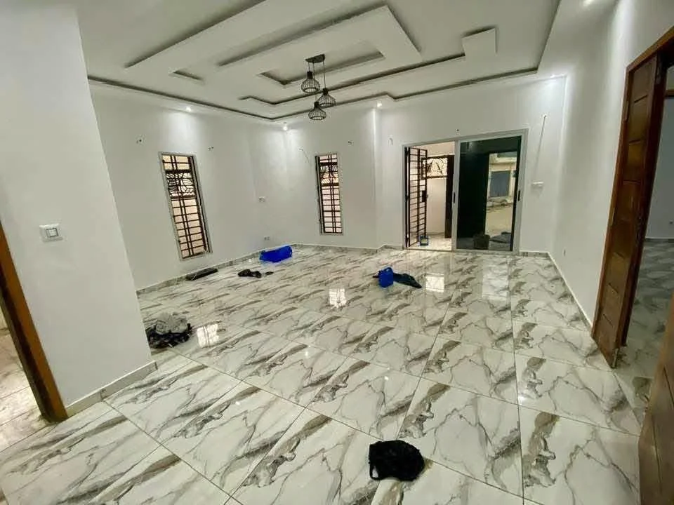 Appartement 4 pièces au rez-de-chaussée à Bingerville