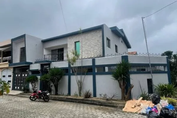 Villa duplex 6 pièces meublée à Cocody Angré 8e tranche