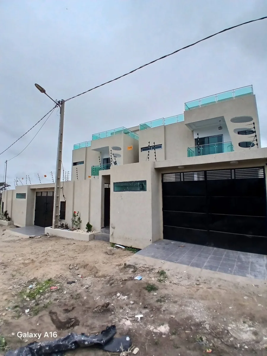 Villa duplex T6 neuve à Bingerville Anna