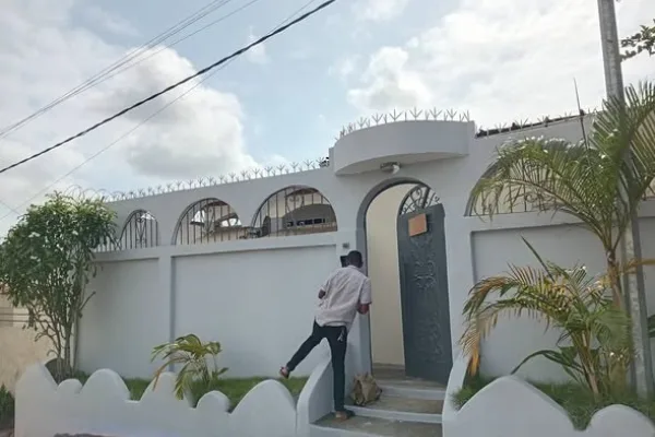 Villa 4 pièces climatisée à Bingerville