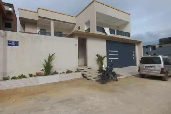 Villa duplex 7 pièces avec dépendance à Cocody Riviera