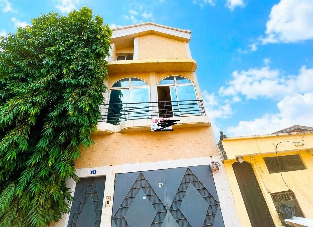 Duplex haut standing 13 pièces à Cocody Riviera Faya