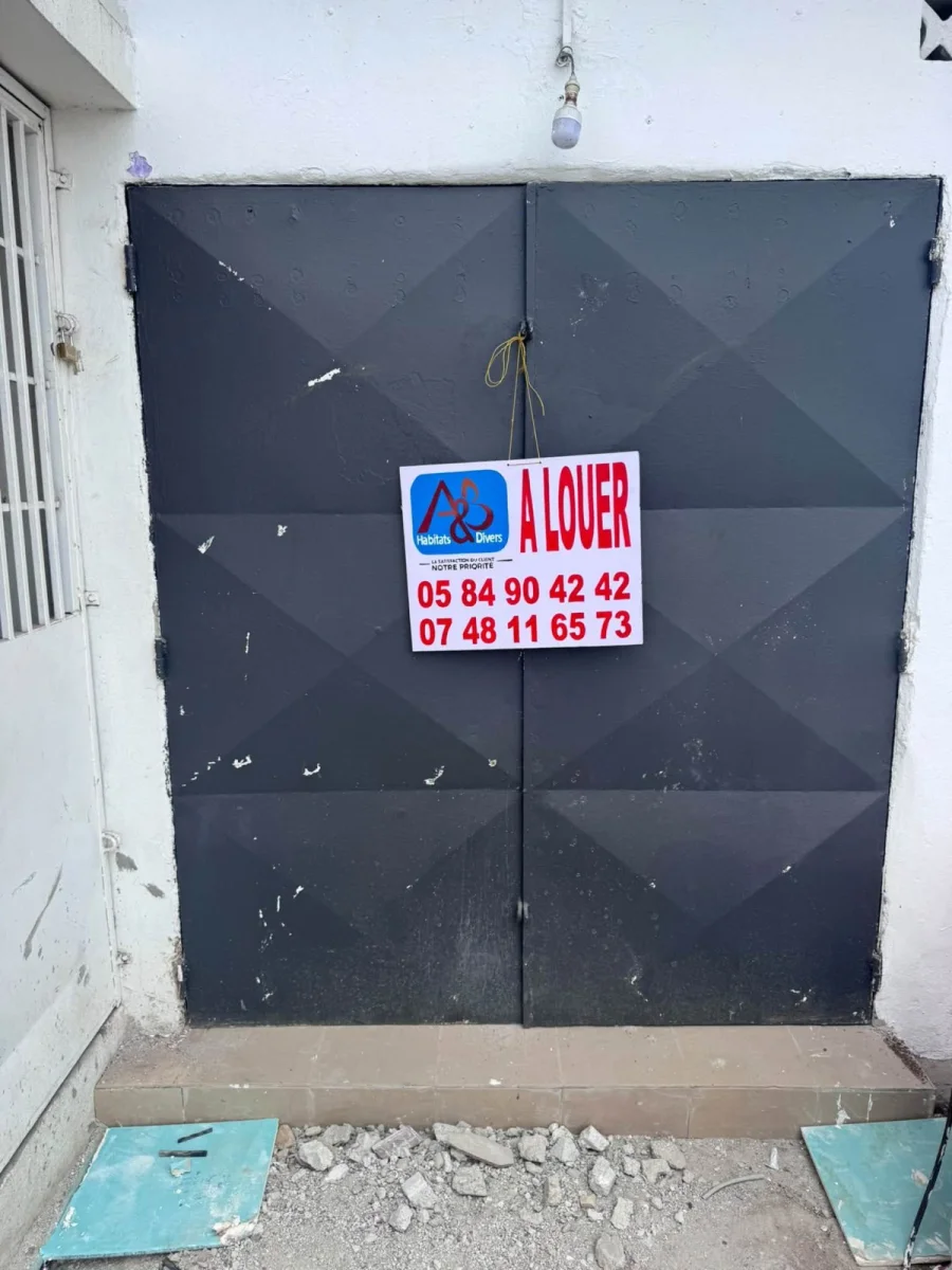 Magasin commercial à louer à Riviera Faya