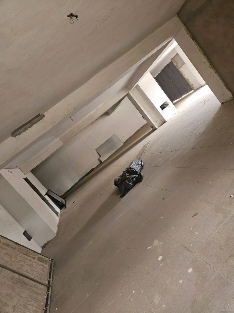 Magasin 200 m² à louer - 1 million FCFA/mois