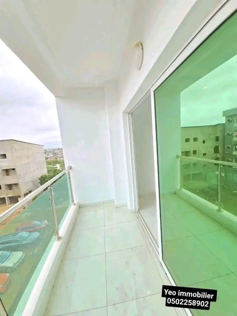 Appartement 3 pièces à Cocody Riviera Faya