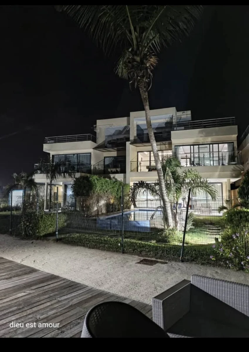 Villa meublée 5 chambres avec piscine à Grand Bassam