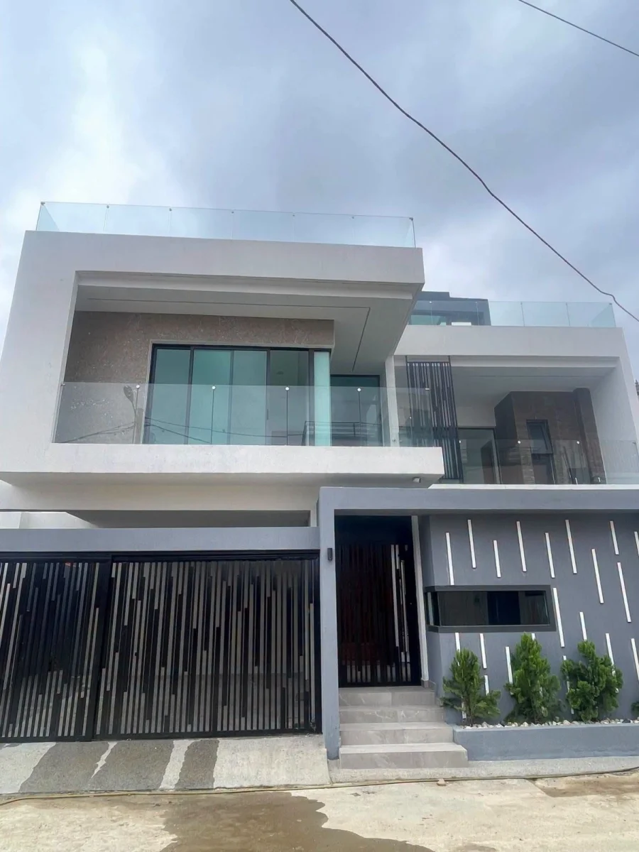 Villa duplex 7 pièces avec piscine à Cocody Angré CHU