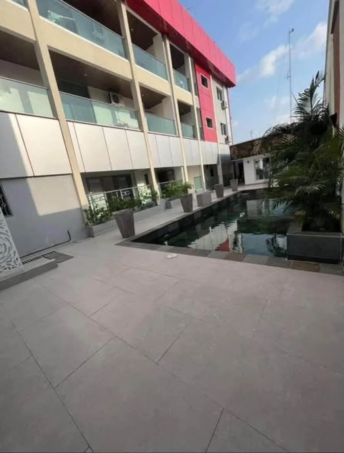 Appartement 3-4 pièces haut standing avec piscine à Riviera Bonoumin