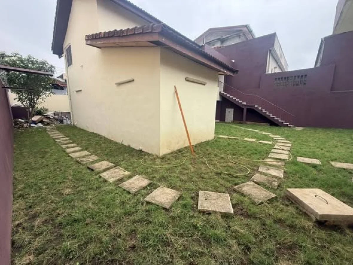 Villa duplex 5 pièces avec jardin à Feh-Kessé