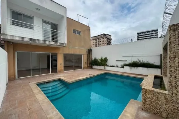 Villa duplex 6 pièces avec piscine à Marcory Résidentiel