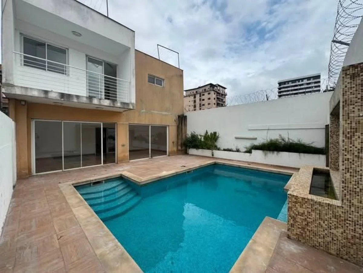 Villa duplex 6 pièces avec piscine à Marcory Résidentiel