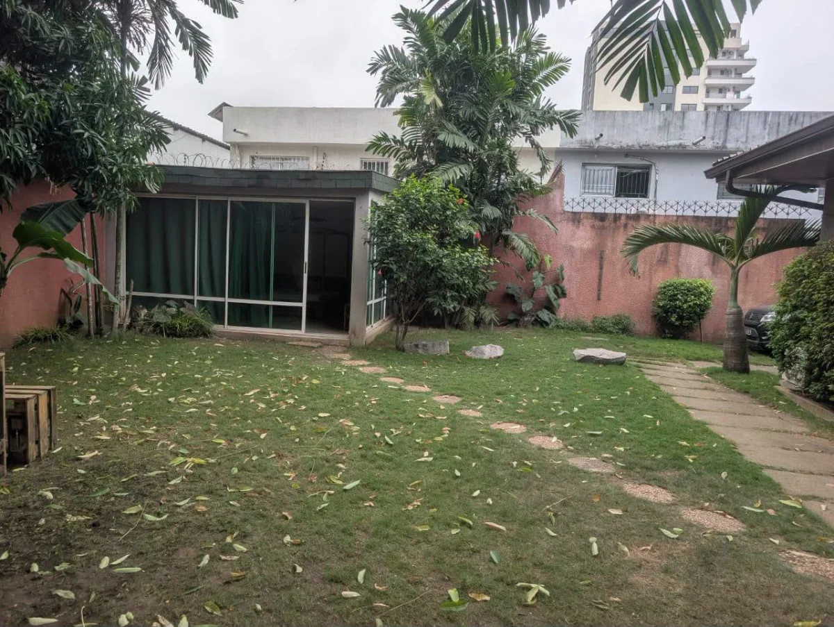 Villa 6 pièces avec piscine et jardin à Marcory Zone 4
