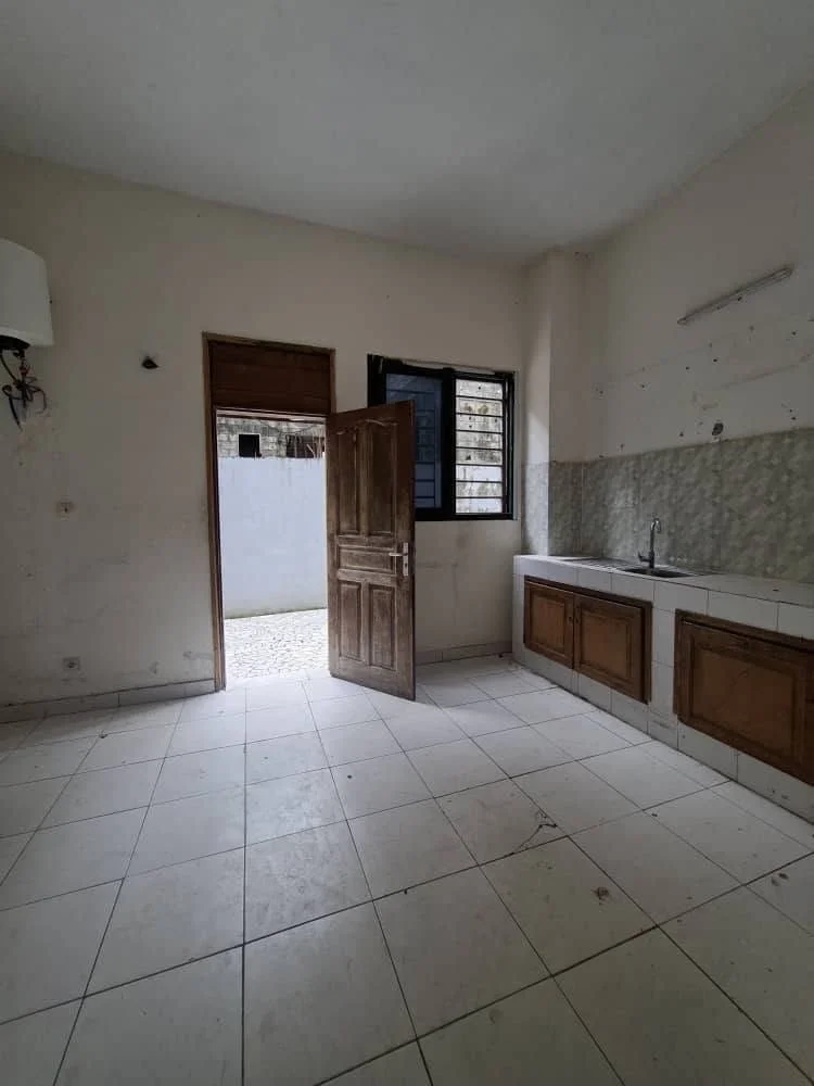 Appartement 4 pièces au rez-de-chaussée à Cocody Faya