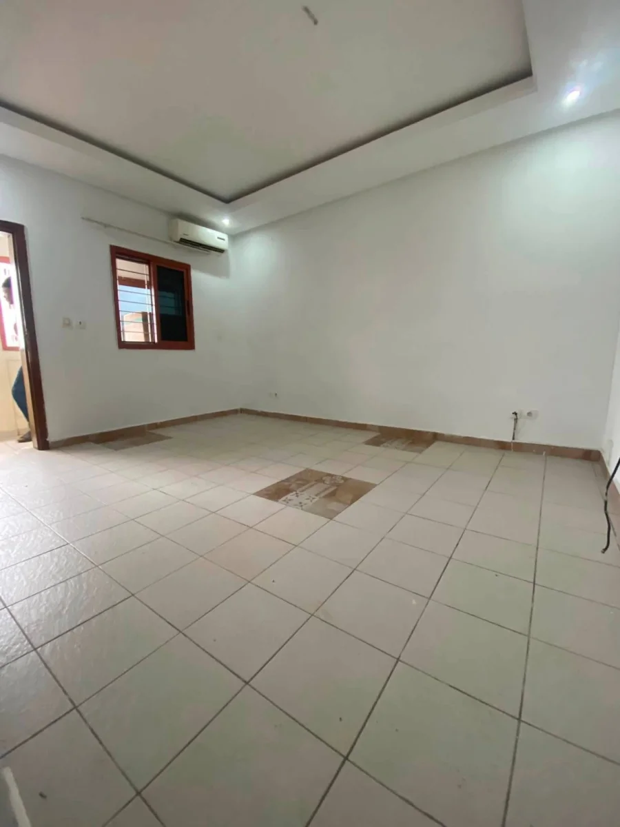 Appartement 2 pièces au premier étage à Bingerville