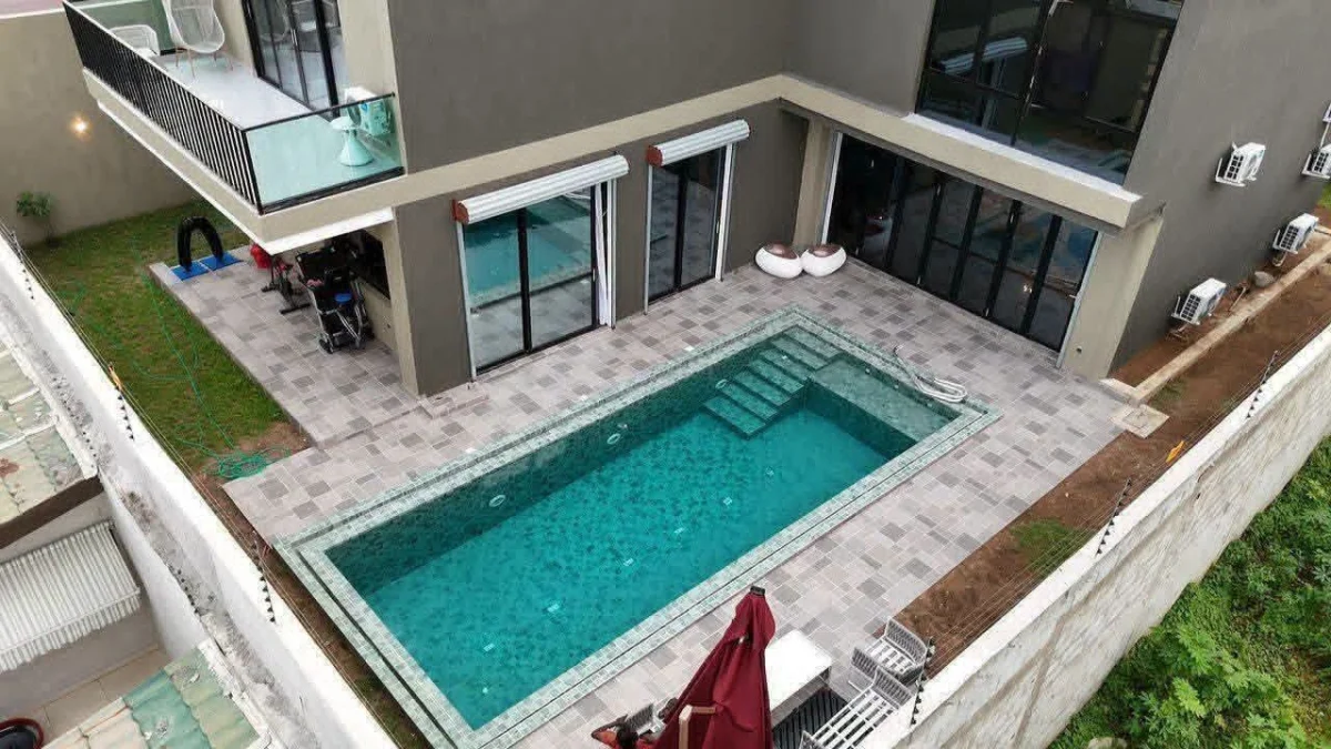 Villa triplex 6 pièces meublée avec piscine à Riviera Mbadon