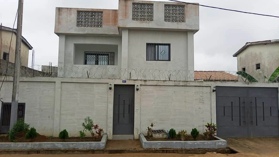 Duplex 5 pièces + dépendance à Bingerville Laurier 21