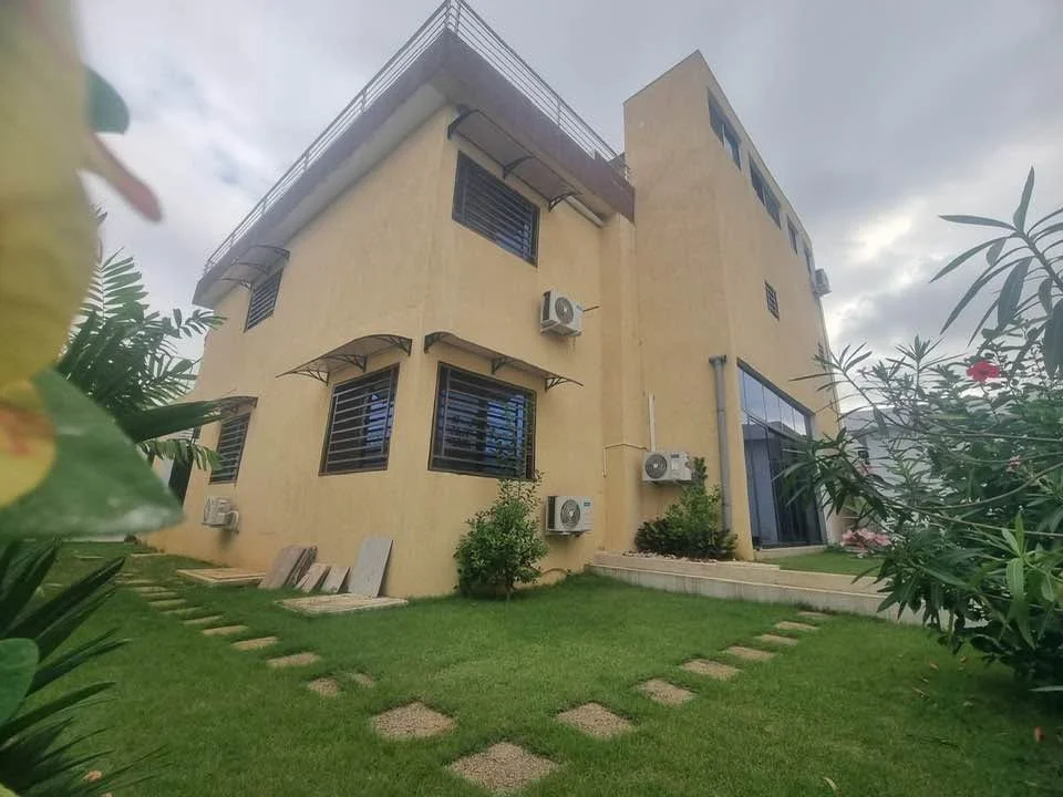 Villa triplex 7 pièces à Cocody Angré Château