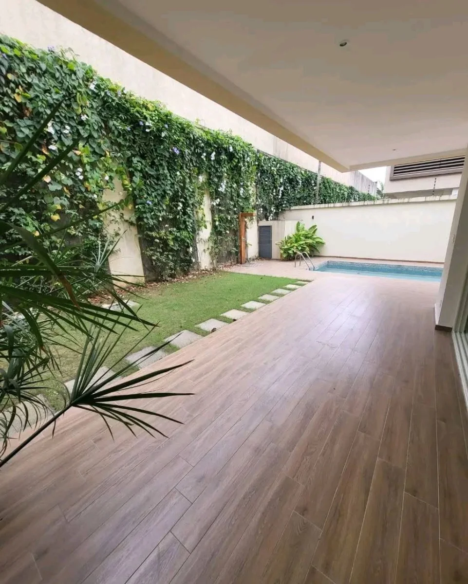 Villa duplex 9 pièces avec piscine à Riviera Golf 4