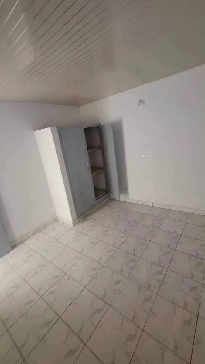 Studio américain à Bingerville, eau incluse