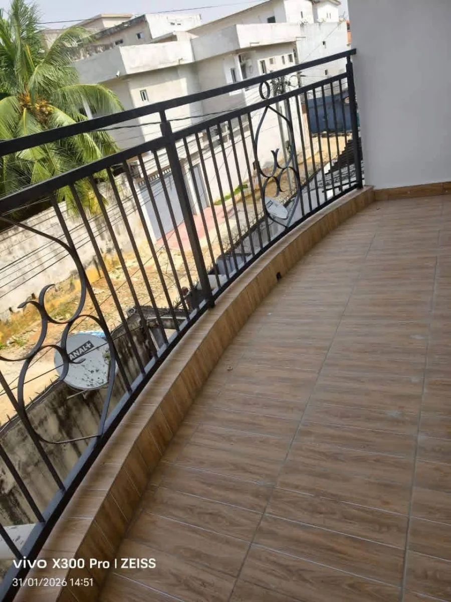 Appartement 3 pièces neuf à Angré Pont Soro