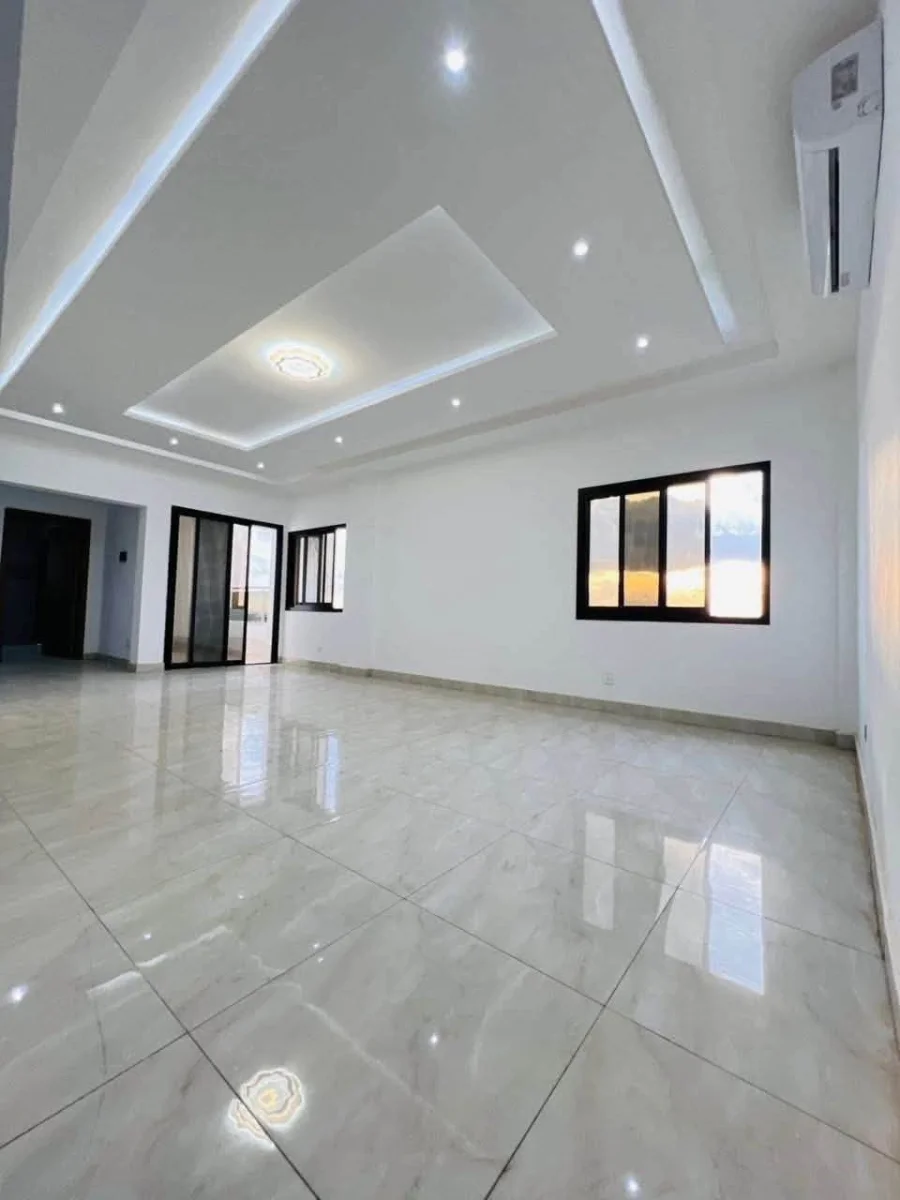 Appartement 4 pièces avec ascenseur à Abidjan