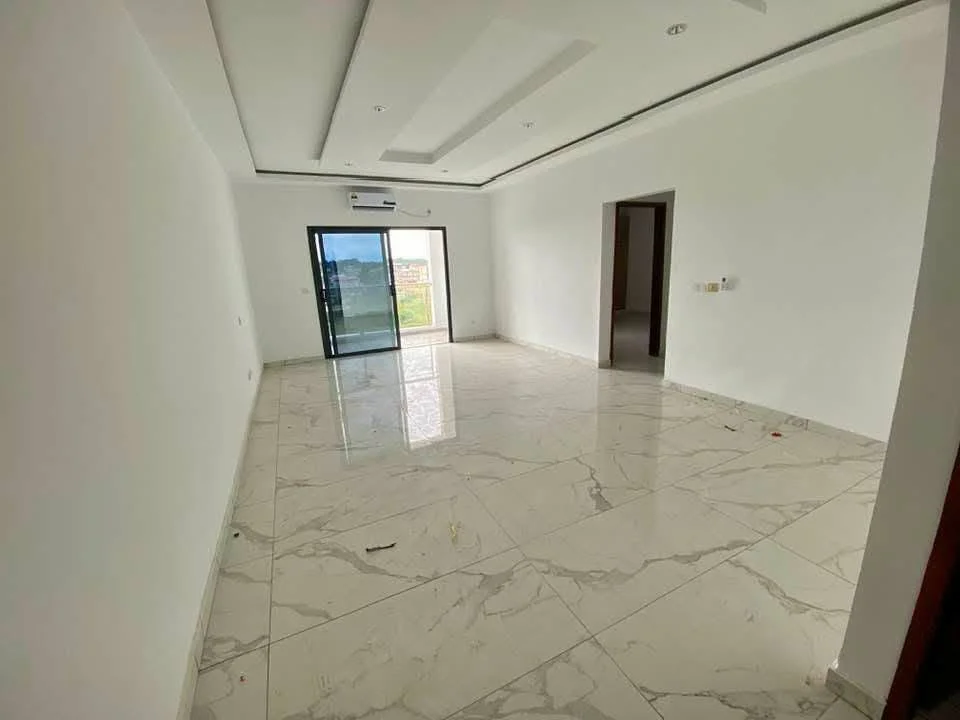 Appartement 3 pièces à Bingerville près du boulevard Mitterand