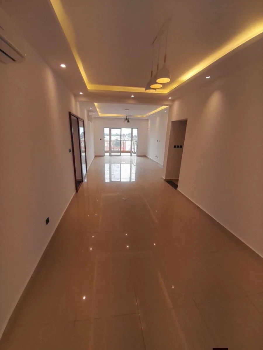 Appartement 4 pièces rénové avec ascenseur à Marcory Biétry