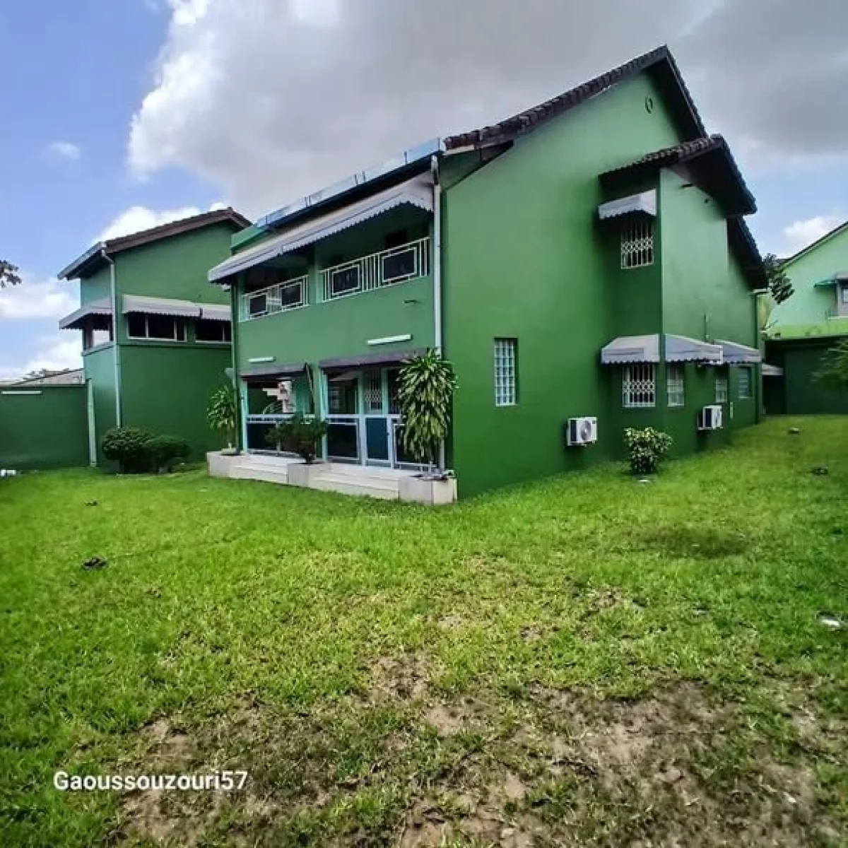 Villa duplex 10 pièces de standing spacieuse