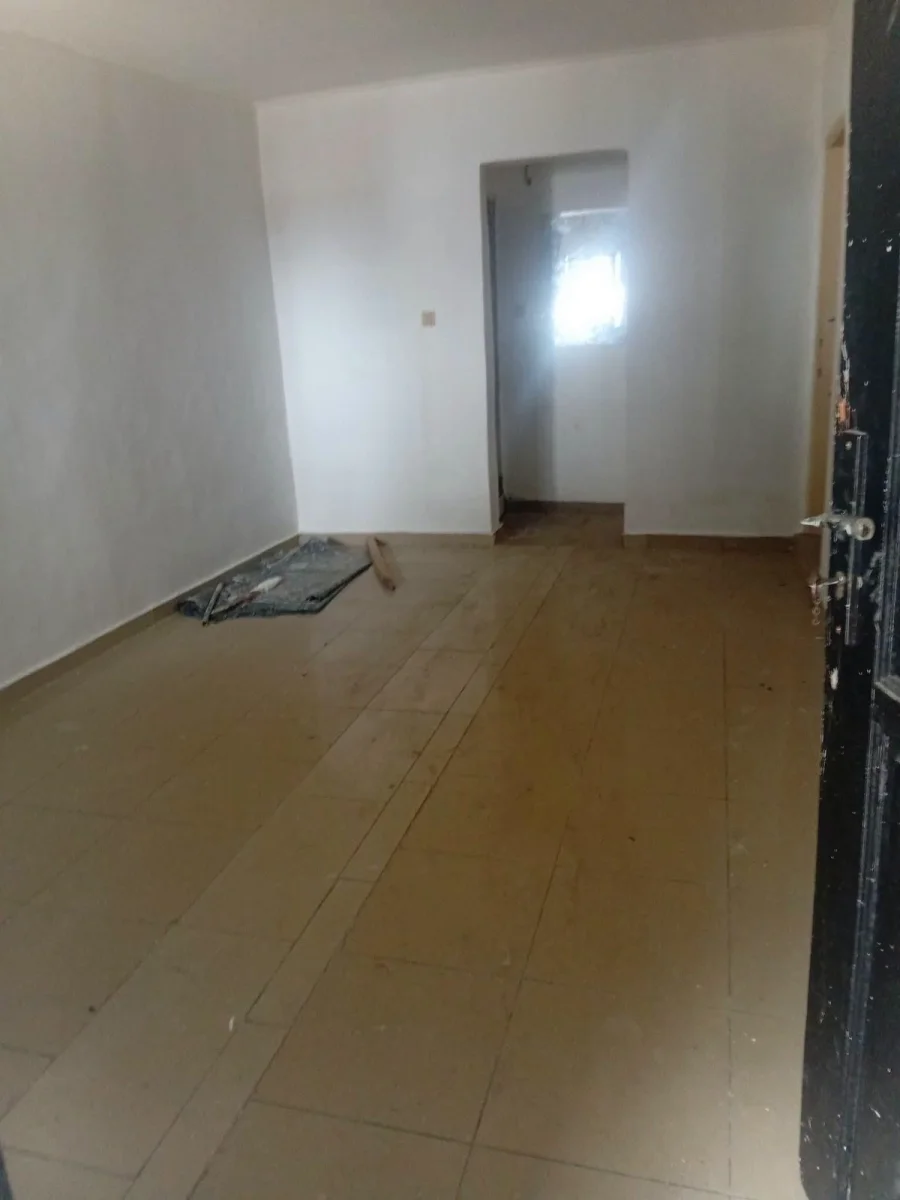 Appartement 2 pièces en rénovation à Cocody Riviera Triangle