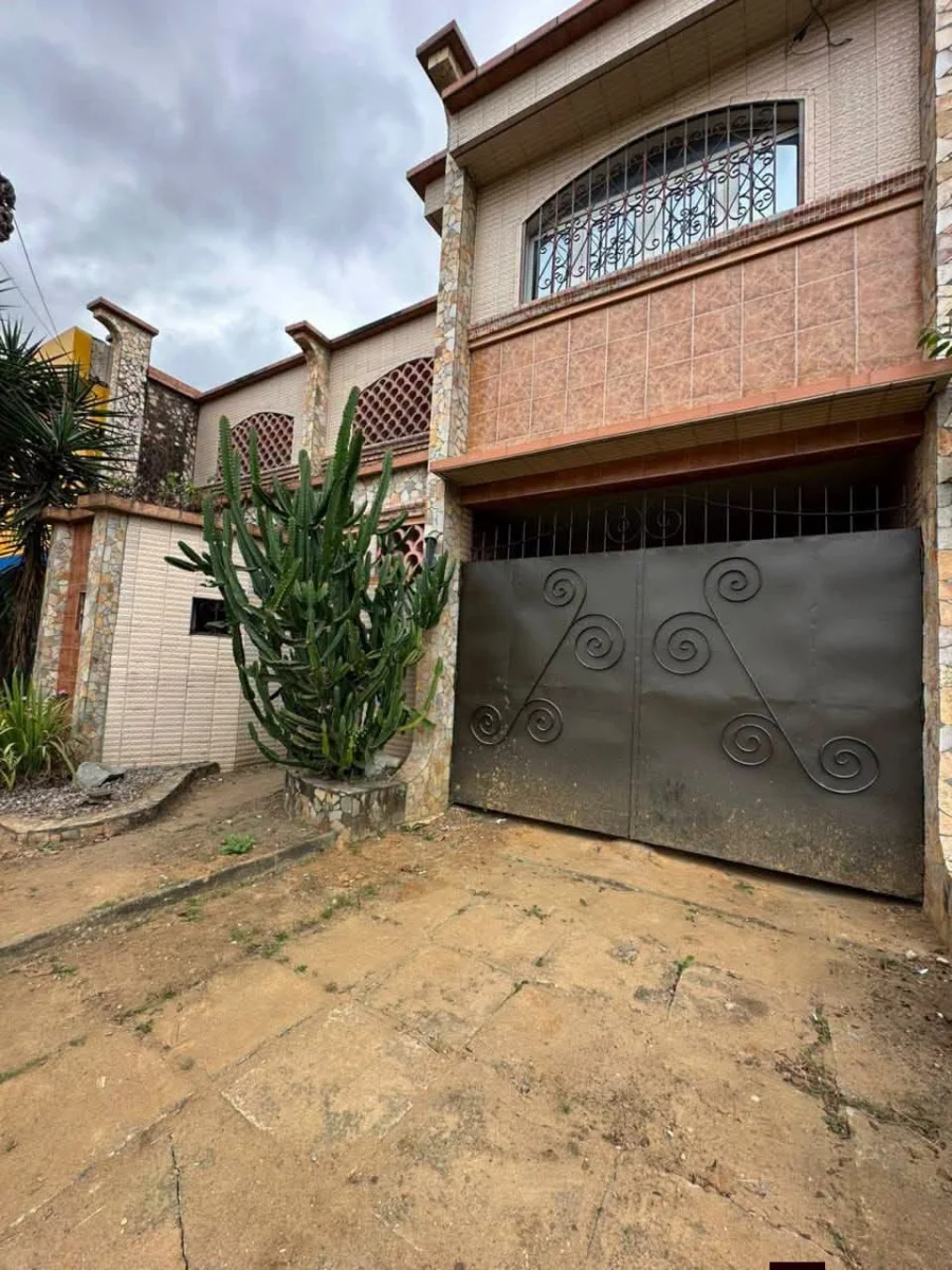 Villa duplex 8 pièces à Angré 8e tranche
