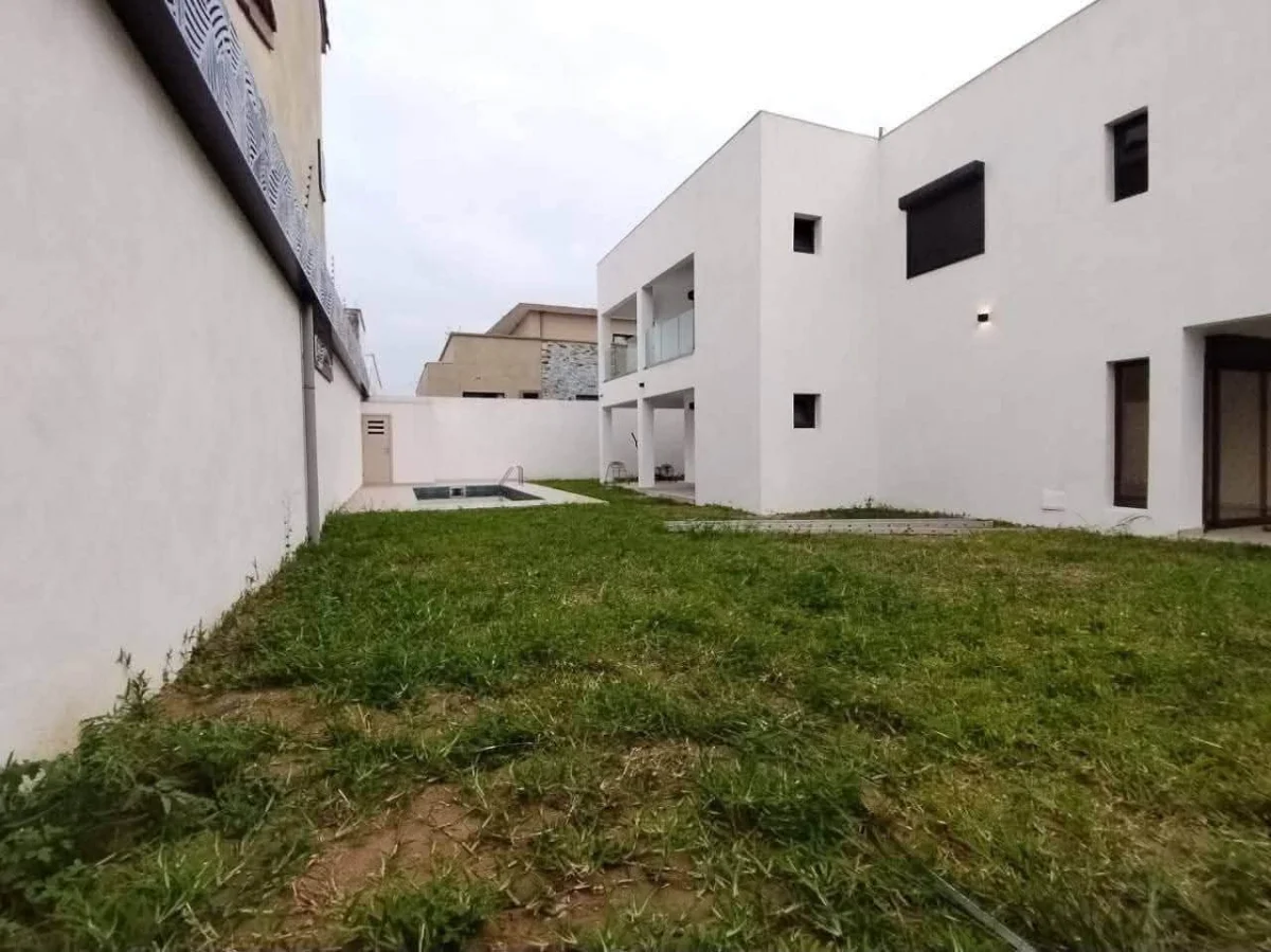 Villa 5 pièces avec piscine à Cocody Riviera 4
