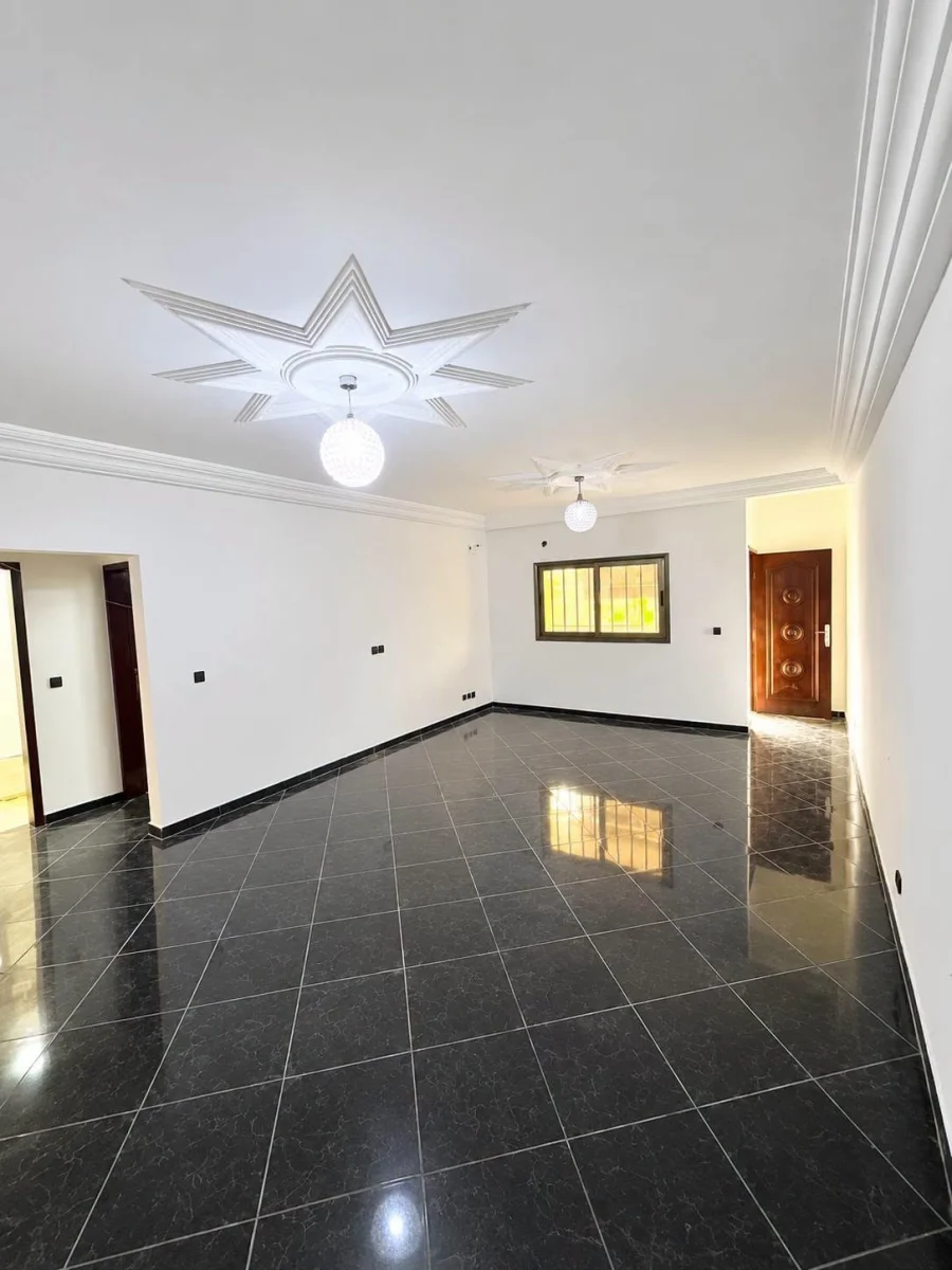 Appartement 3 pièces à Angré, premier étage