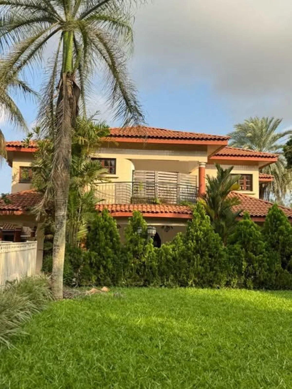 Villa duplex T13 à louer à Cocody Riviera Golf