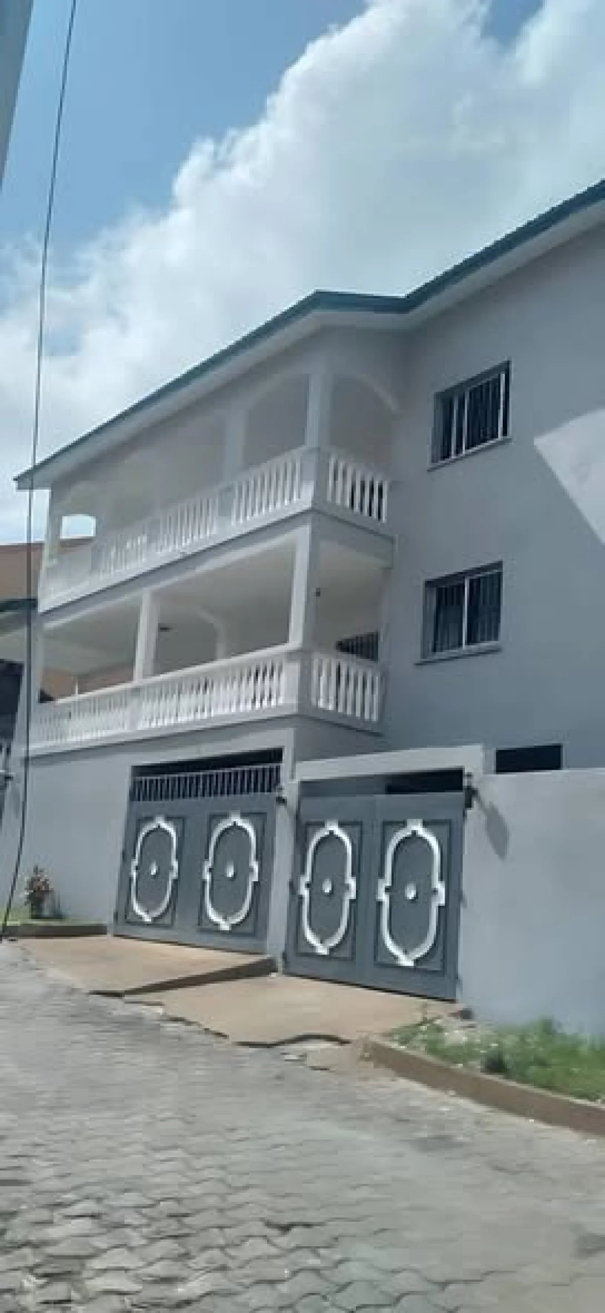 Villa triplex 11 pièces à Angré 8e tranche