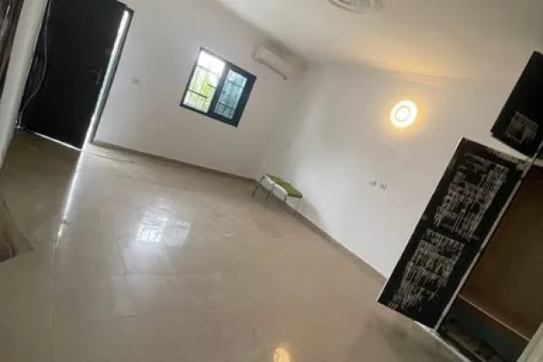Studio avec petit salon à Cocody Riviera Faya