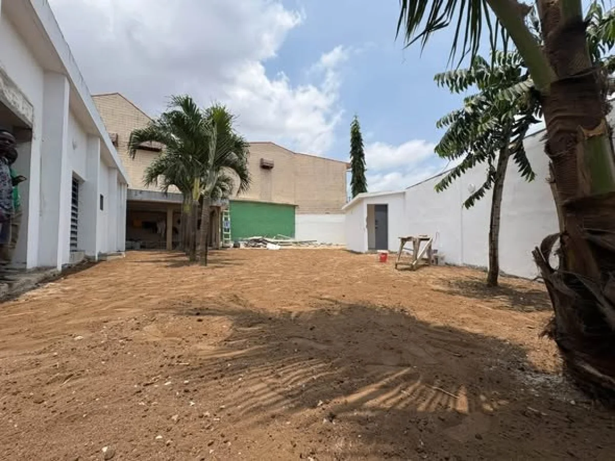 Villa basse à Riviera 3, Cité SIDECI