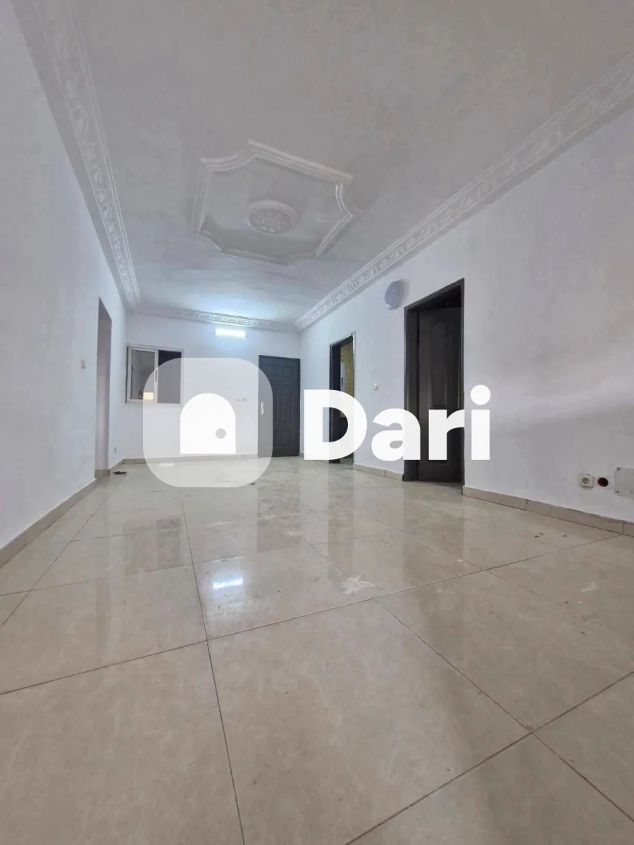 Appartement 3 pièces au 3e étage à Abatta Carrefour Cyber