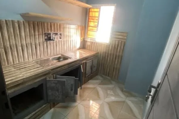 Studio avec petit salon à Bingerville