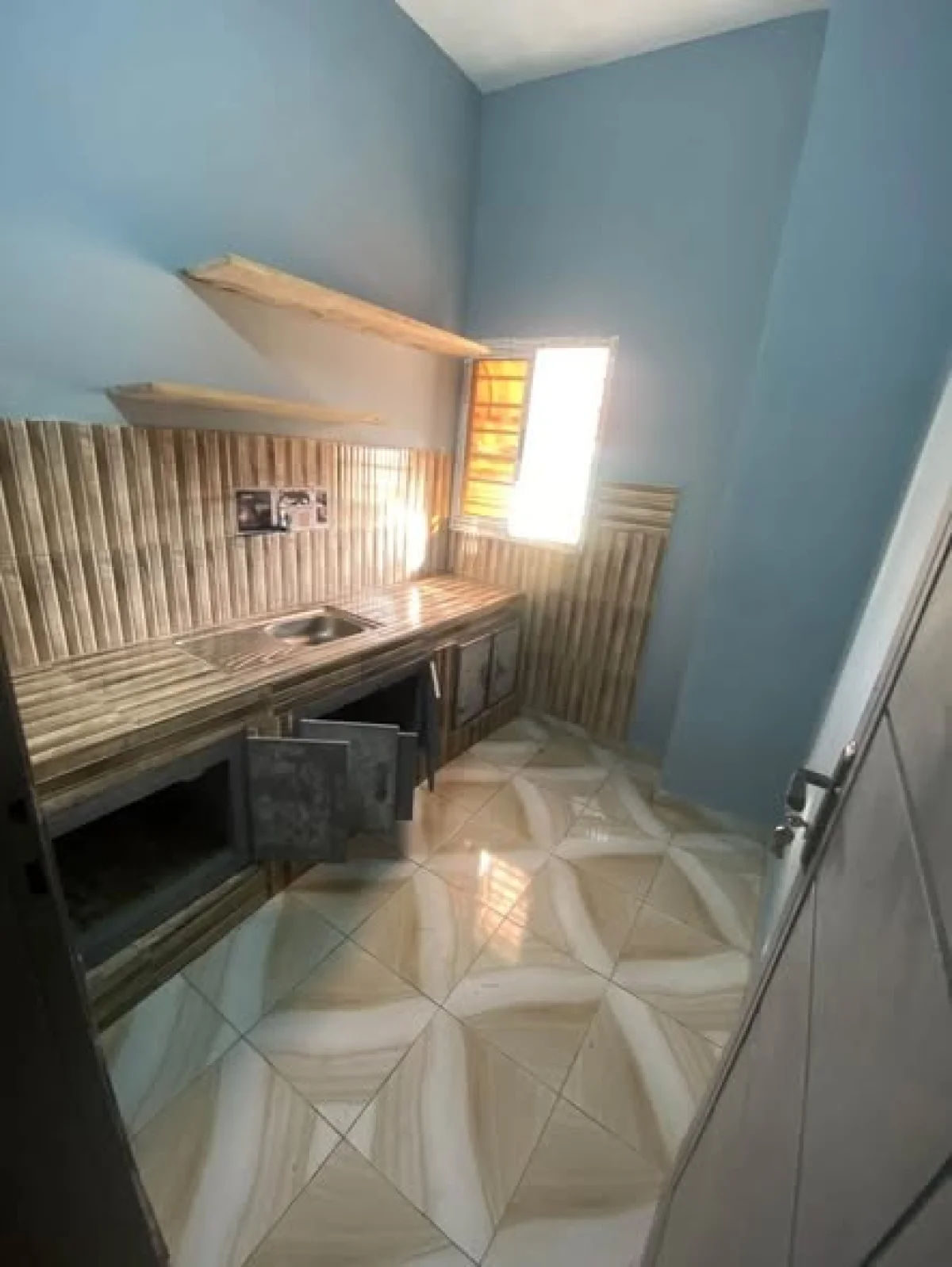 Studio avec petit salon à Bingerville