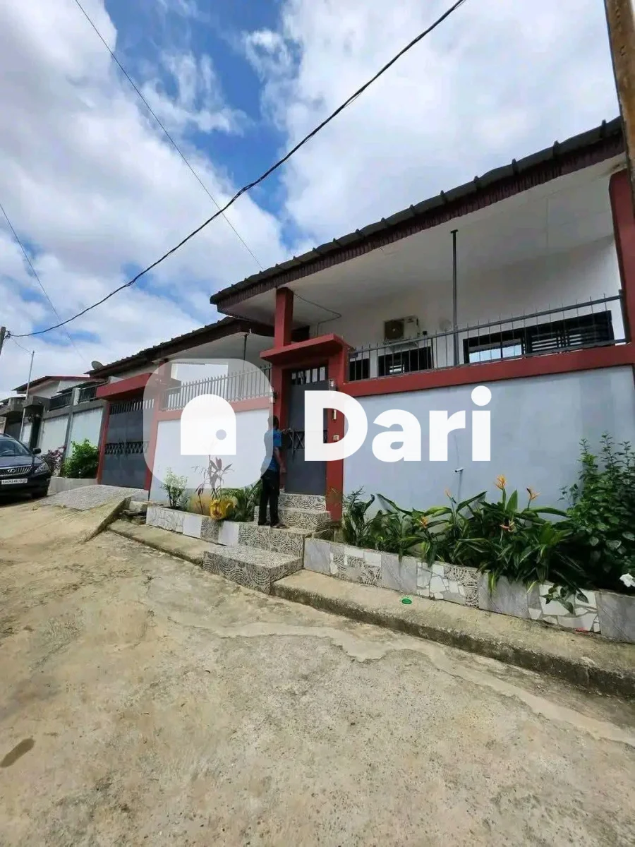 Villa 4 pièces avec dépendance à Bingerville