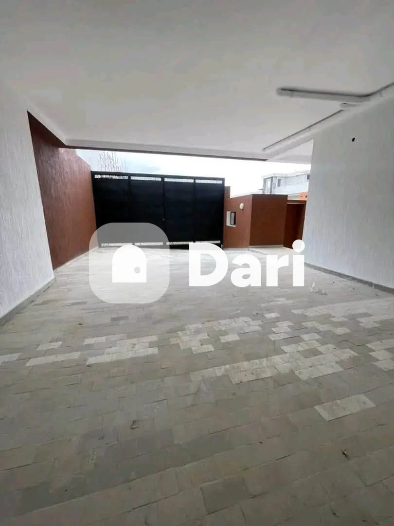 Duplex 5 pièces avec piscine à Angré 8e tranche, Cocody