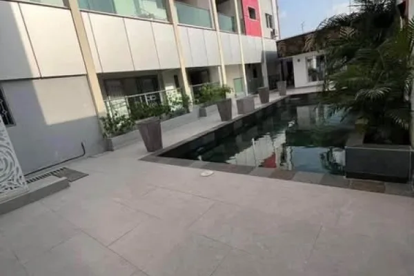 Appartement 3-4 pièces haut standing avec piscine à Riviera Bonoumin