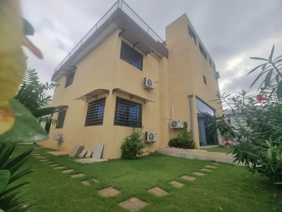 Villa triplex 7 pièces à Cocody Angré Château