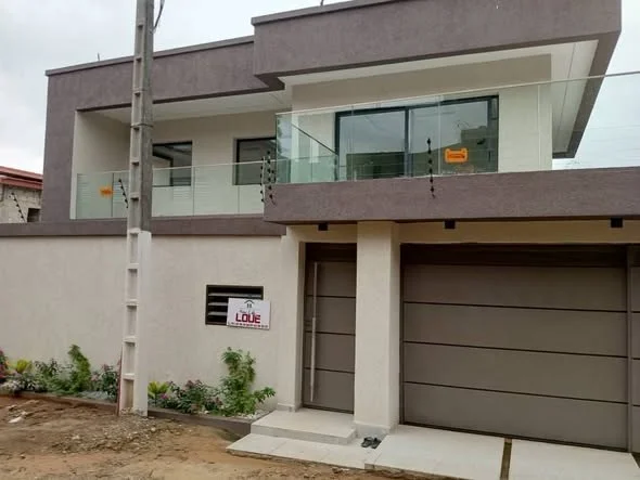 Villa duplex 6 pièces à Djorobité 1