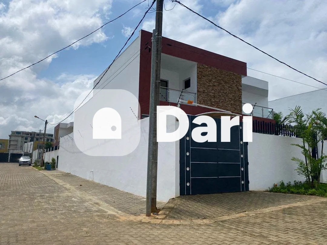 Villa duplex 6 pièces avec piscine privée à Angré Djorogobité