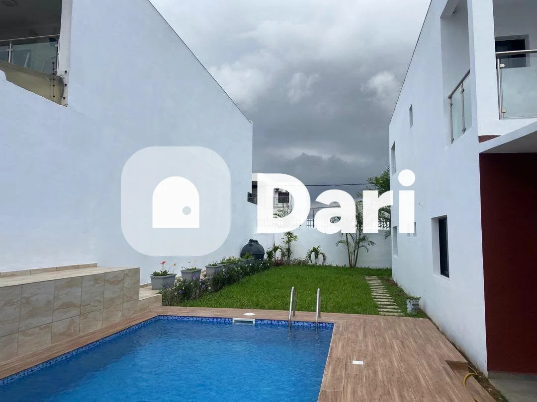 Villa duplex 6 pièces avec piscine privée à Angré Djorogobité