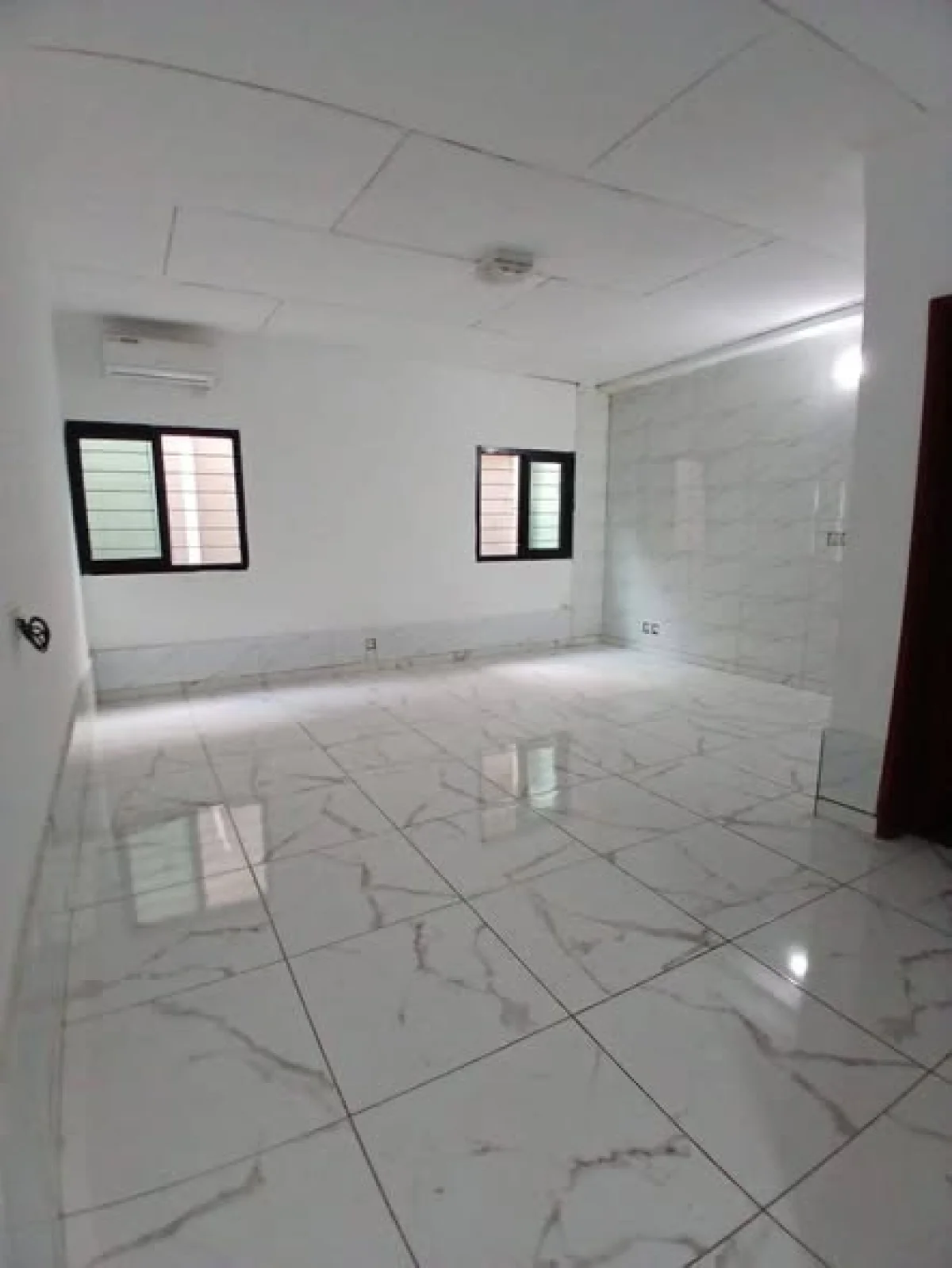 Appartement 6 pièces avec dépendance à Cocody Angré