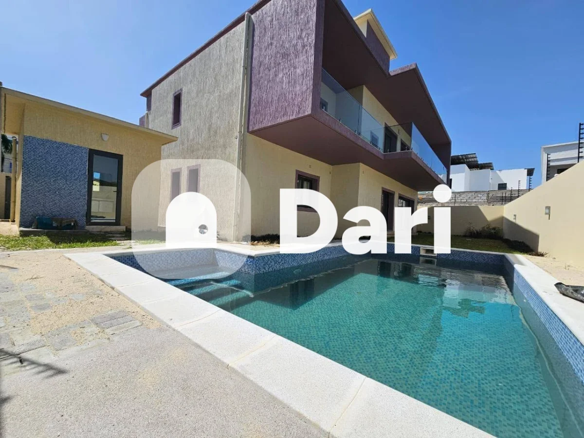 Villa duplex meublée 5 pièces à Cocody Riviera 4
