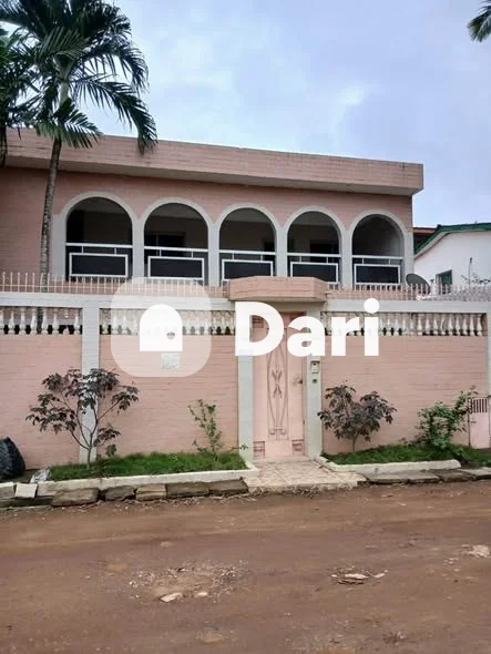 Duplex 10 pièces à Faya