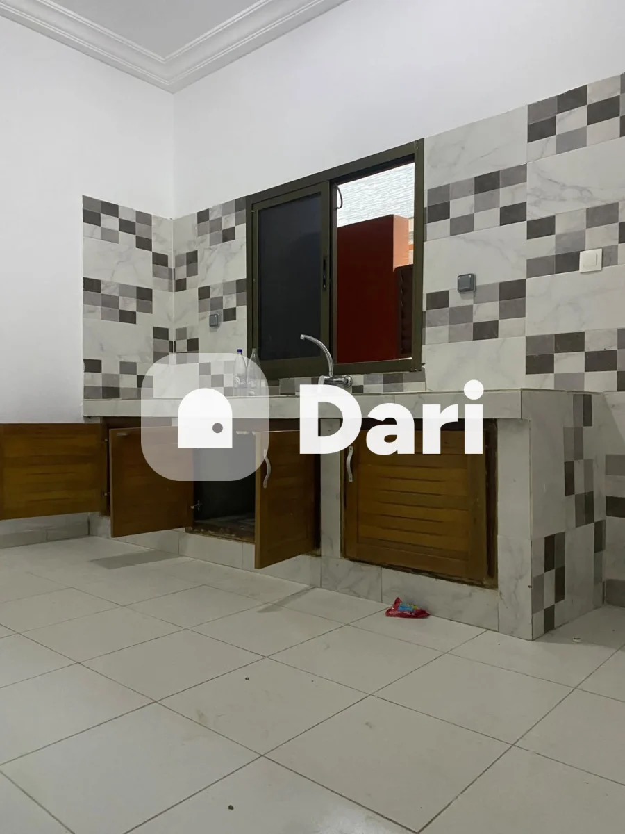 Chambre en hauteur à Feh Kessé